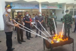Kejari Lhokseumawe musnahkan barang sitaan narkoba dan senjata api