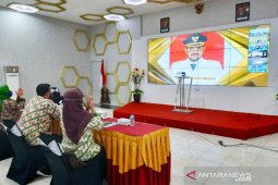 Wali Kota Probolinggo terima penghargaan dari Menteri Kesehatan