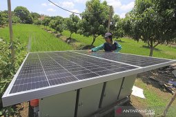 Petani manfaatkan panel surya