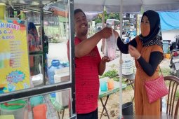 Ada "es gak jelas" di Sibolga, tetapi penghasilannya jelas