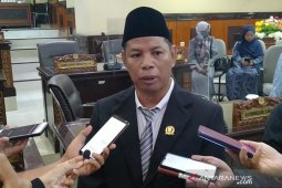Kebalikan peribahasa " malang tidak dapat ditolak dan untung tidak bisa diraih"