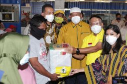 Golkar serahkan 1.000 paket sembako kepada warga Belawan