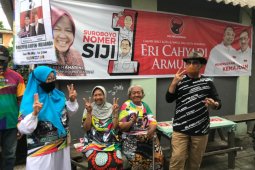 Machfud-Mujiaman gencarkan kampanye keliling kampung di Pilkada Surabaya