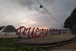 Pulau Merah Banyuwangi jadi pilihan tujuan wisata akhir pekan