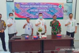 Bhabinkamtibmas edukasi protokol COVID-19 di Musyawarah Masyarakat Desa