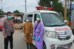 Polisi kawal pemindahan pasien COVID-19 ke tempat karantina khusus