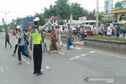 Polisi amankan kegiatan shalat di masa pandemi