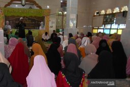 Yayasan "Dangsanak Kita" hadiri maulid dan bagi sembako ke mualaf Loksado