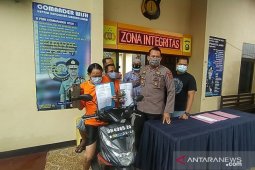 Mengaku anggota LSM, dua pria ini malah curi barang tuan rumah