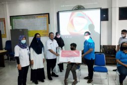 Penyandang disabilitas di Sibolga terima alat bantu dari Kemensos