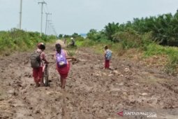Warga Desa Sri Raharja Penajam "patungan" perbaiki jalan antardesa