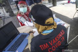 Dua ahli pediatrik kawal pengujian vaksin untuk percepat penanganan COVID-19