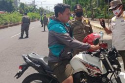 Petugas gabungan gelar operasi yustisi di perbatasan masuk Kota Madiun
