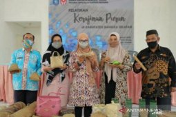Melati Erzaldi imbau warga Pulau Besar lebih inovatif kembangkan kerajinan purun