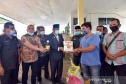 Meningkatkan produksi pertanian, Wali Kota Padangsidimpuan serahkan bantuan kelompok