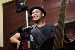 Penyanyi Solo  kisahkan penyesalan lewat lagu "Terlambat Mencintaimu"