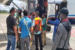 Pelajar korban penembakan OTK dievakuasi ke Timika