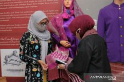 Melati Erzaldi kenalkan cual kepada istri Mendes PDTT