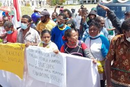Masyarakat Raja Ampat demo tuntut kepala Kampung Urbinasopen dilantik