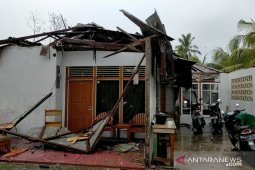 Tujuh rumah di Singkawang rusak akibat puting beliung