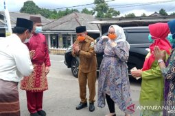 Wali Kota Pangkalpinang bangga disambut warga Tuatunu dengan adat Melayu