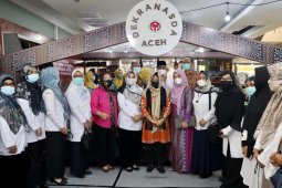 Menteri PPPA "borong" kerajinan" Aceh