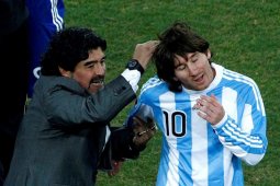 Lionel Messi meniru gol dan keterampilan Maradona, tapi bukan gaya hidupnya