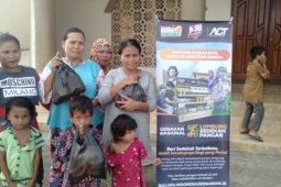ACT Maluku berikan kebutuhan pokok untuk keluarga prasejahtera di Ambon
