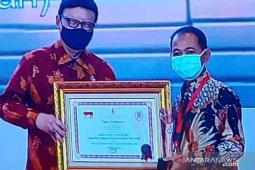 Bupati Bangka Terima Penghargaan Top 45 inovasi pelayanan publik