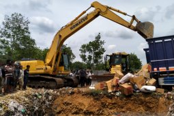 3 juta rokok ilegal dimusnahkan di tempat pembuangan sampah