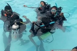 Pemkab Bangka Barat latih menyelam para pemandu wisata