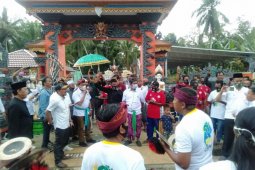 Datang ke Desa Wonorejo Kusan Hulu, Zairullah disambut tarian Bali