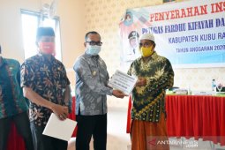 1.545 petugas fardhu kifayah dan guru ngaji terima insentif