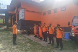 Basarnas mencari petani lansia hilang saat mencari kayu