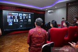 Bantu perajin tenun, Dekranasda Gianyar adakan bimtek desain