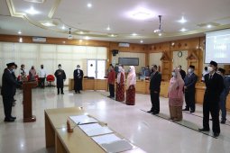 Rektor lantik tiga kepala lembaga di lingkungan Unja