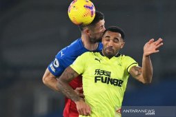 Newcastle menundukkan tuan rumah Crystal Palace dengan skor 2-0
