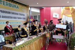 Wisuda ditengah pandemi, Politeknik Negeri Lhokseumawe wisuda sistem drive thru