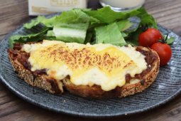 Resep roti bakar sarapan sederhana yang terasa mewah dan menggiurkan