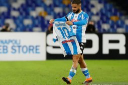 Napoli lanjutkan kenang Maradona dengan kemenangan besar 4-0 atas AS  Roma