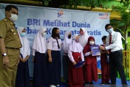 BRI berbagi 300 kacamata gratis untuk pelajar
