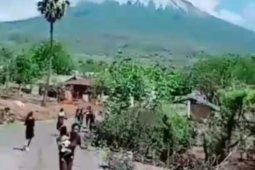 Ratusan warga dekat Gunung Ili Lewotolok belum dievakuasi