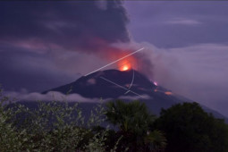 Erupsi gunung Ili Lewotolok
