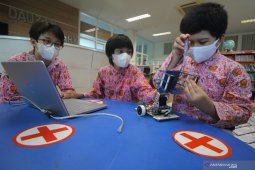 Juara kompetisi robot internasional