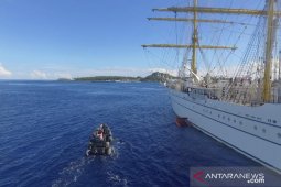 KRI Bima Suci bersama taruna AAL kunjungi  Pulau Miangas