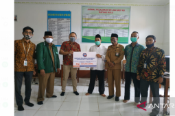 BRI Putussibau salurkan 12 unit komputer untuk MTs Ma'arif NU Kapuas Hulu
