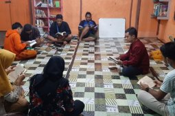 Tingkatkan minat baca, Karta Tompokersan Lumajang dirikan kafe literasi