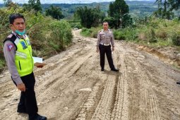 Jalur alternatif Parapat perlu perbaikan untuk kenyamanan libur akhir tahun