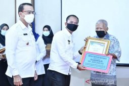 11 desa di Bangka terima penghargaan karena bayar PBB tepat waktu