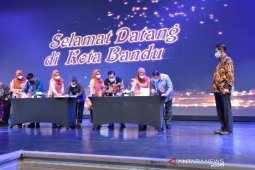 Padangsidimpuan terima hibah 125 unit PJU tenaga surya dari Kementerian ESDM